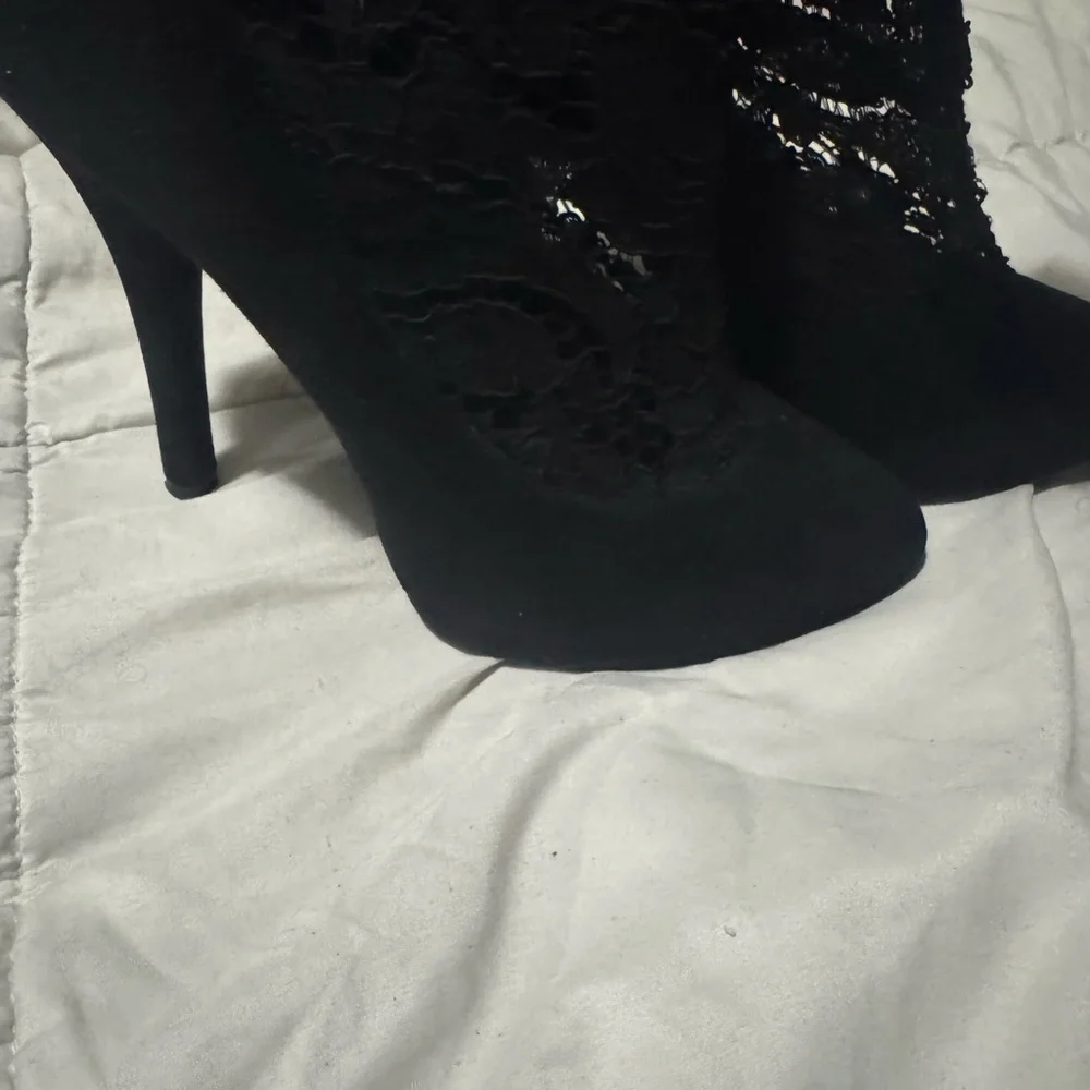 ❤️🔥AUTHENTIC🔥❤️Dolce & Gabbana Black sued and lace booties. - Picture 6 of 12